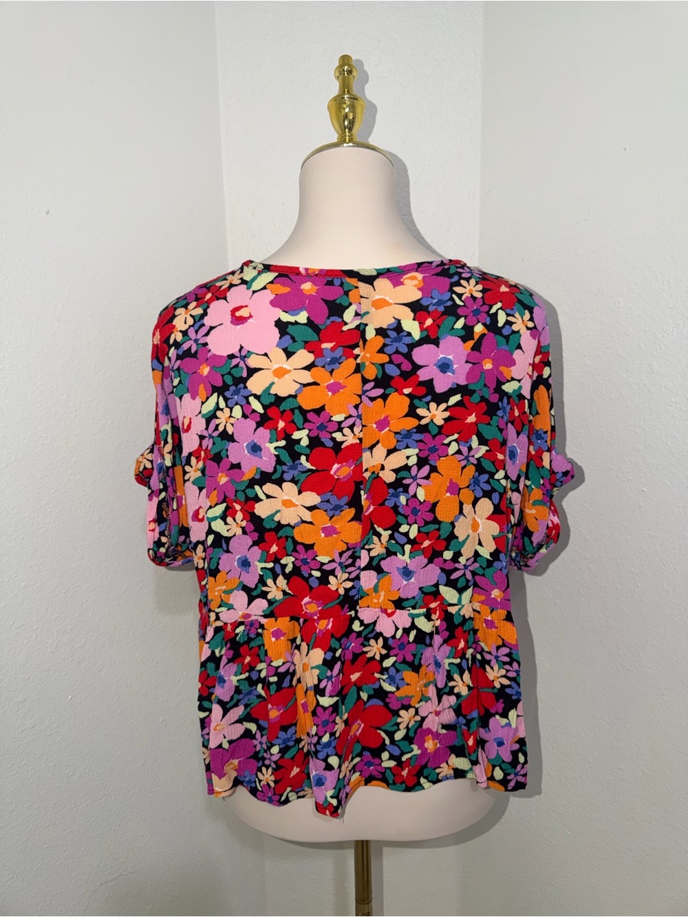Multicolor Floral Top - Picture 2 of 2